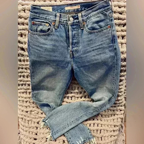 Levi’s Premium Wedgie Fit Jeans - Picture 1 of 8